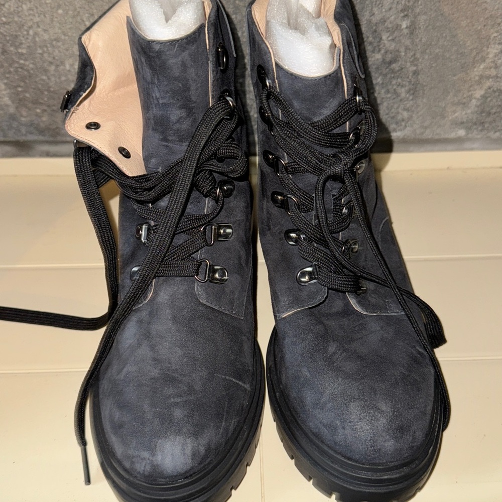 J.Jill Dakota luxe leather  hiking boots size 6